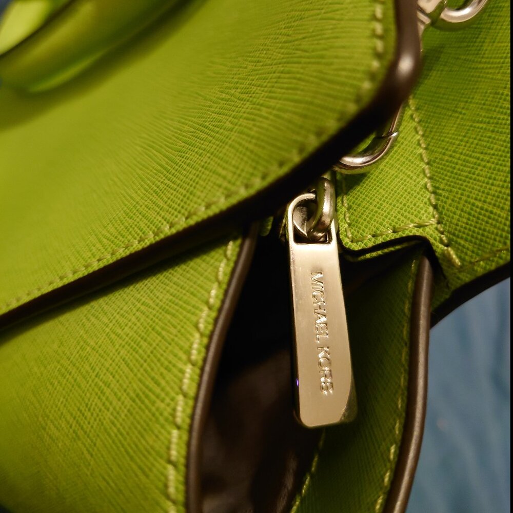 Michael Kors Large Selma Pear Green Purse - Picture 7 of 12